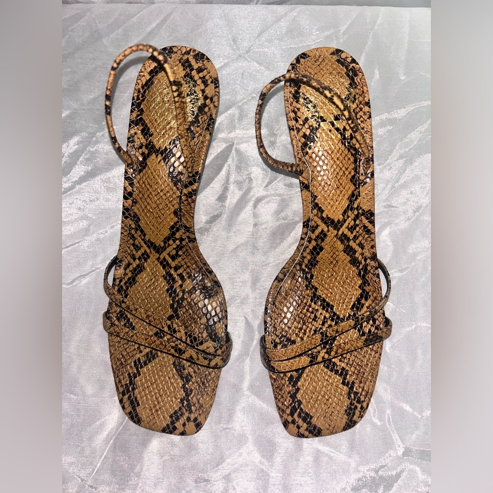 VINCE CAMUTO SHEELA SANDAL IN TUSCAN SNAKE